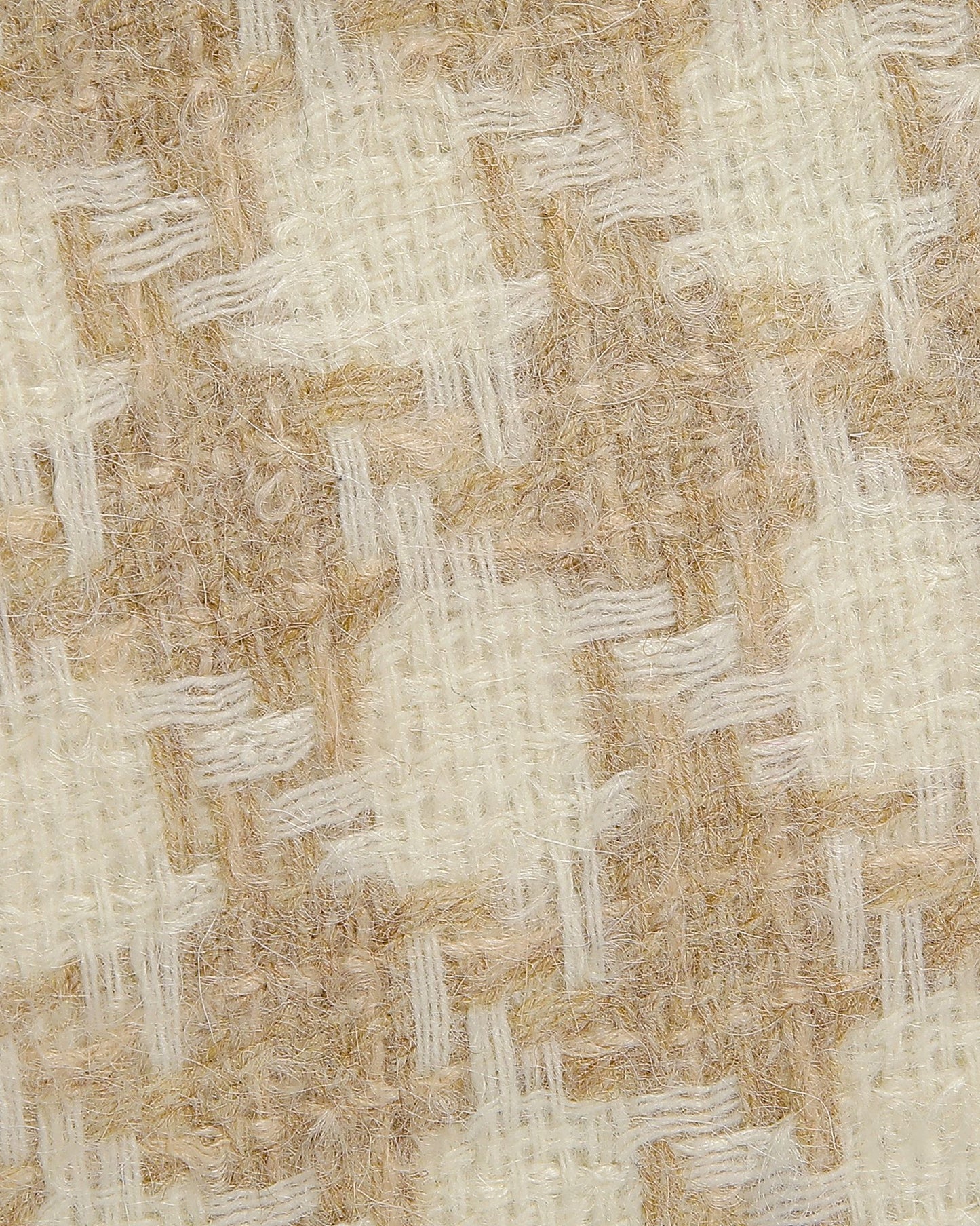 Camile Schoudertas in Britse wol en leder