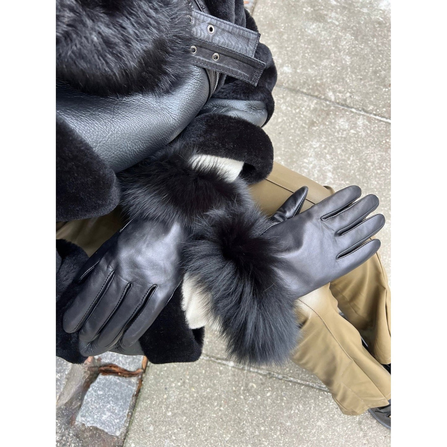 Leather Gloves with Fox Fur Trim
