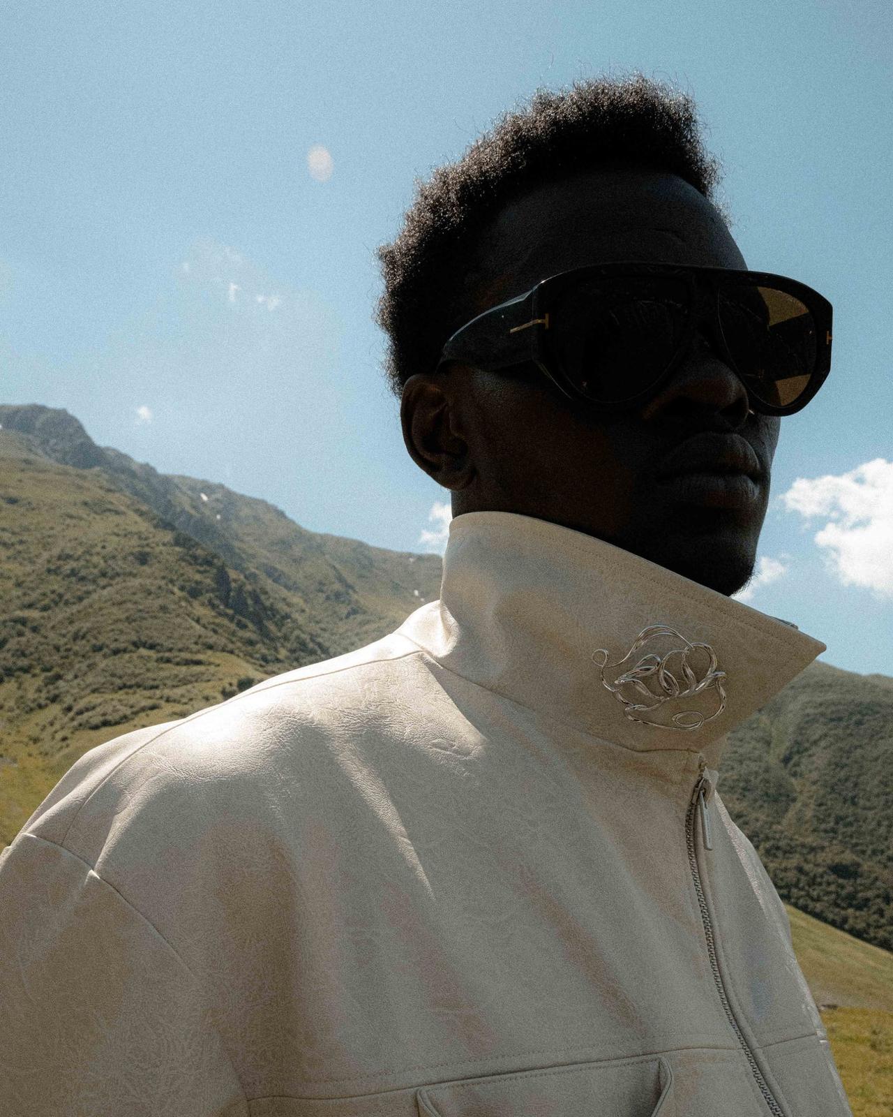 ANNALOCH MONOGRAM Broche Witgoud