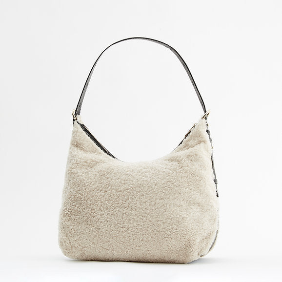 Nathan-Baume Schoudertas - Carrie Shearling