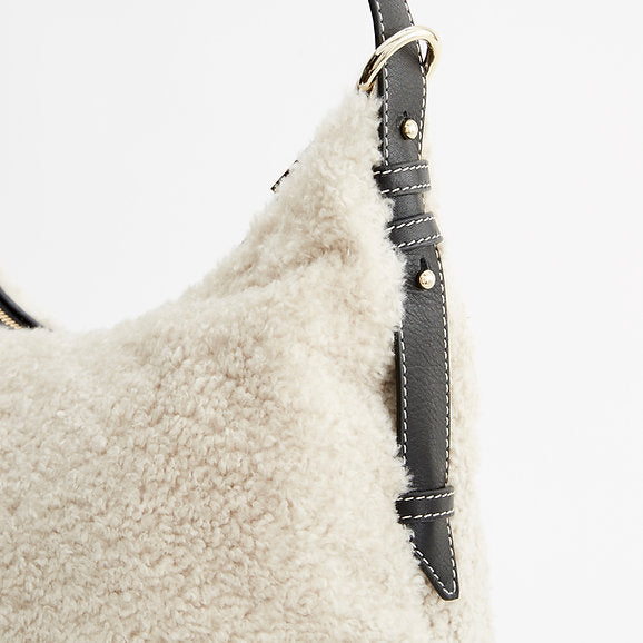 Nathan-Baume Schoudertas - Carrie Shearling