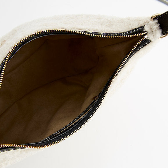 Nathan-Baume Schoudertas - Carrie Shearling