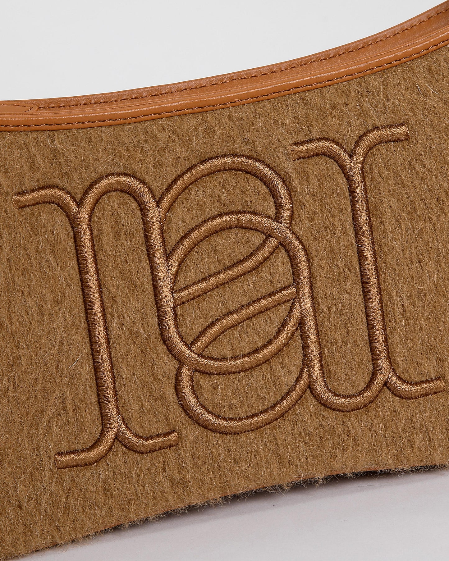 Camile Schoudertas in Alpaca wol en leder